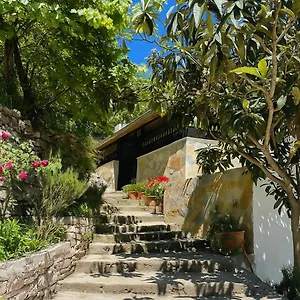 Guest house Latifi